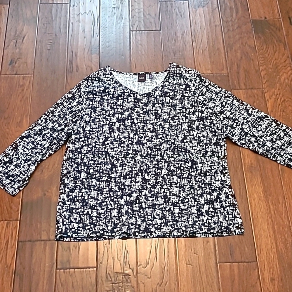 Rafaella women's 3/4 length sleeve, abstract design top size 3X